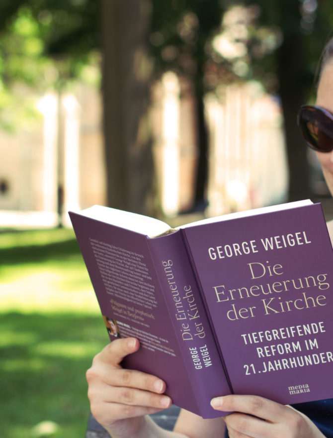Frau liest ein Buch, Evangelikaler Katholizismus, George Weigel