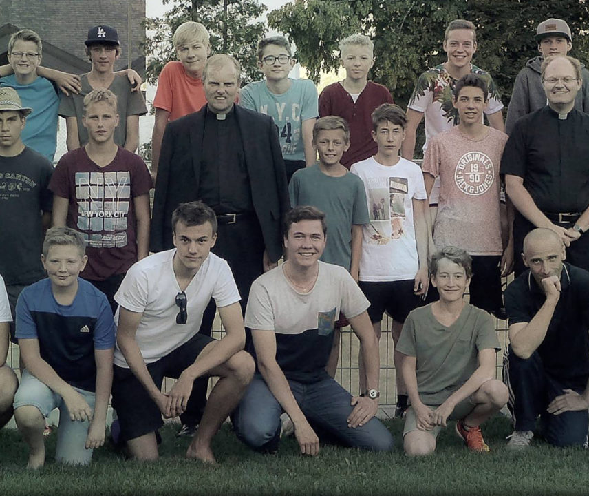 Gruppenfoto vor einer Kirche, Offenes Seminar