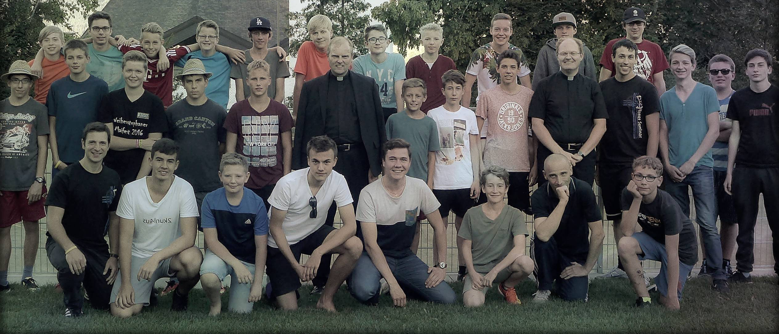 Gruppenfoto vor einer Kirche, Offenes Seminar