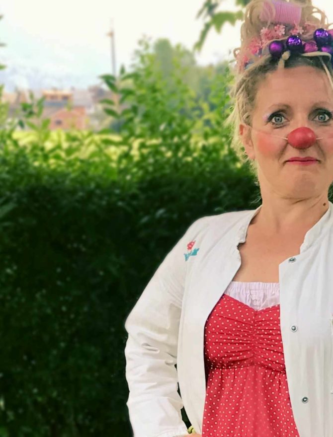 Lucia Mellauner als Clown Liesel Radiesel